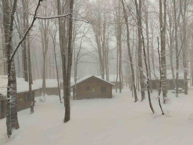 Bahar Ayında Kocaeli Beyaza Büründü, Kar Kalınlığı 30 Santimi Aştı