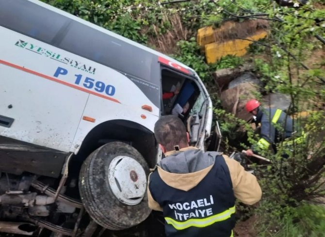 Kocaeli’de İşçi Servisi Devrildi: 8 Yaralı