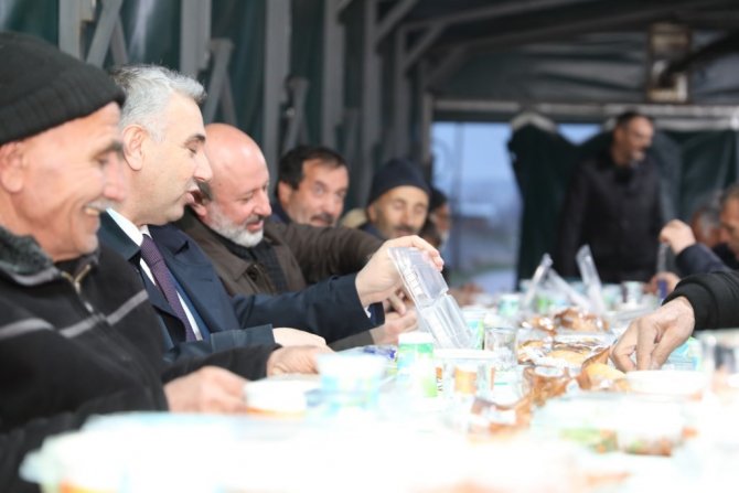 Kocasinan Belediyesi, İftar Yemeğini Evlere Ulaştırdı