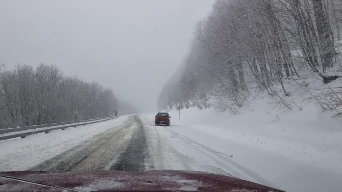 Kocayayla Geçidi, Yoğun Kar Yağışı Nedeniyle Ağır Vasıtalara Geçit Vermedi