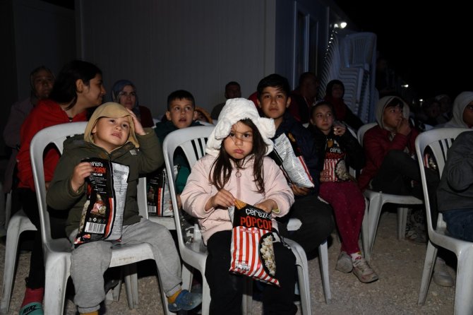 Konteyner Kentte Yaşayan Çocukların Çizgi Film Heyecanı