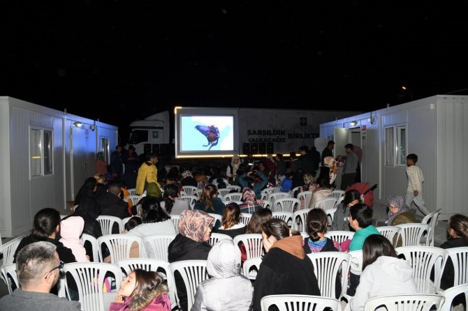 Konteyner Kentte Yaşayan Çocukların Çizgi Film Heyecanı