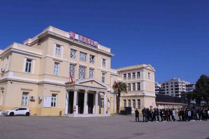 Tarihe Yön Veren Lise