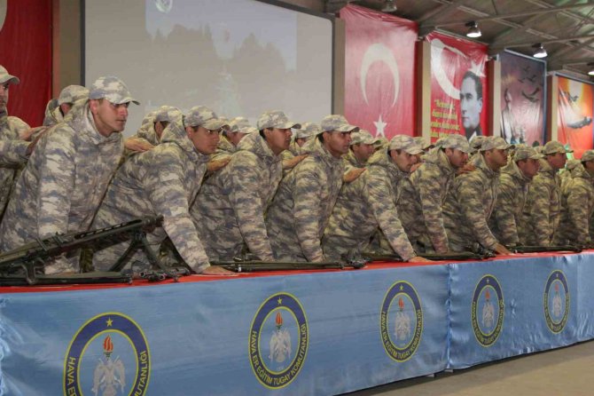 Kütahya’da Acemi Eğitimini Tamamlayan 2023-2b Dönem Askerler Yemin Etti