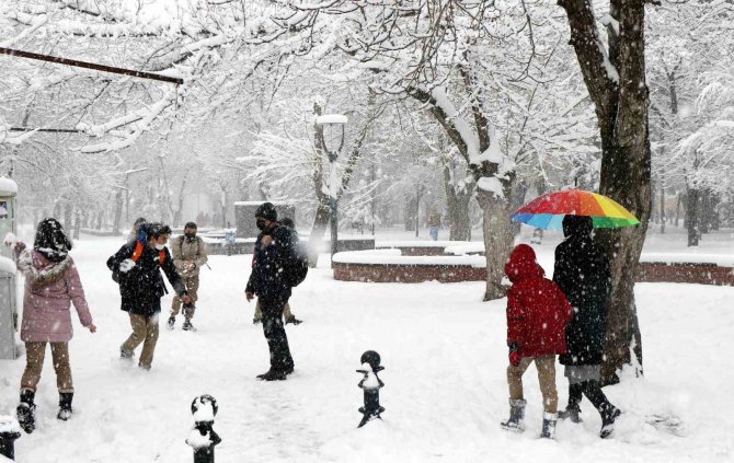 Meteorolojiden Kar Yağışı Ve Fırtına Uyarısı