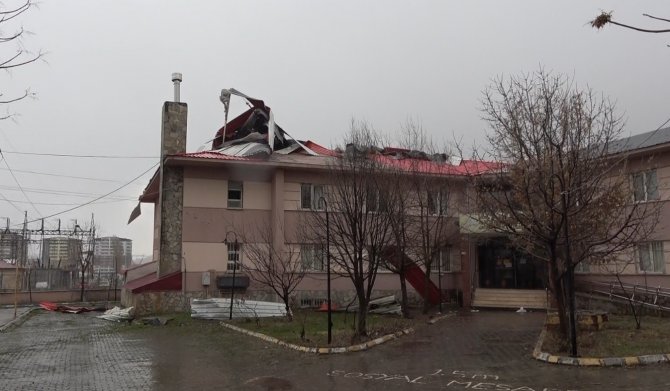 Muş’ta Eğitime Fırtına Engeli