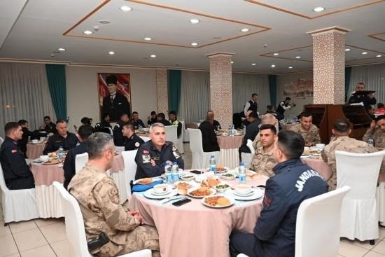 İ̇l Protokolü İftar Programında Bir Araya Geldi