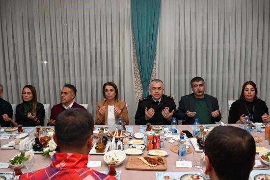 İ̇l Protokolü İftar Programında Bir Araya Geldi