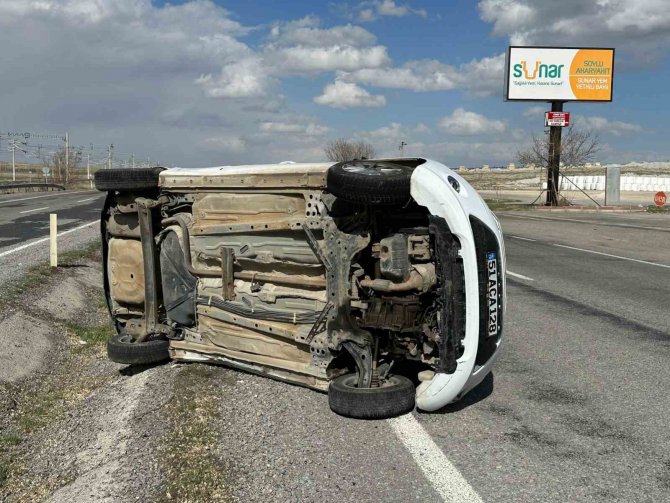Köpeğe Çarpmamak İçin Manevra Yapan Otomobil Takla Attı: 1 Yaralı