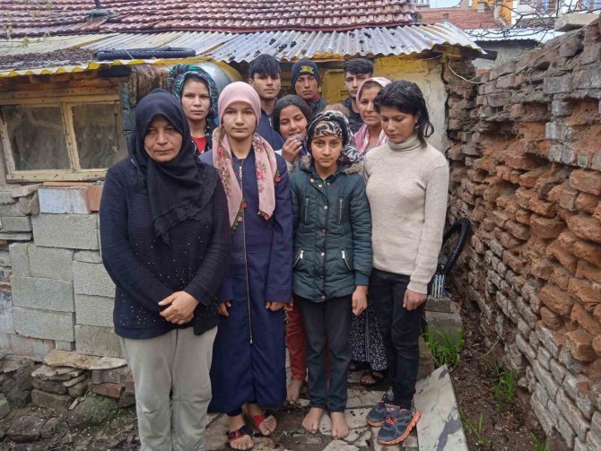 ‘Vatansız’ Ailenin Tek İsteği Devletin Kendilerini Yurttaş Olarak Tanıması