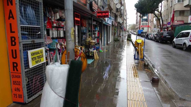 Pendik’te Çifte Merdiven Hırsızlığı Kamerada