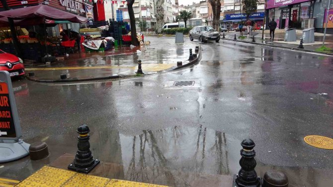 Pendik’te Çifte Merdiven Hırsızlığı Kamerada