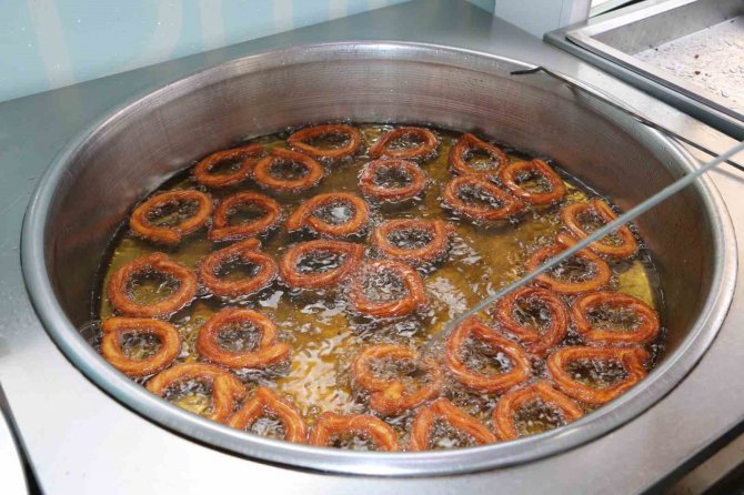 Ramazan’ın Vazgeçilmezi Halka Tatlıya Rağbet Arttı