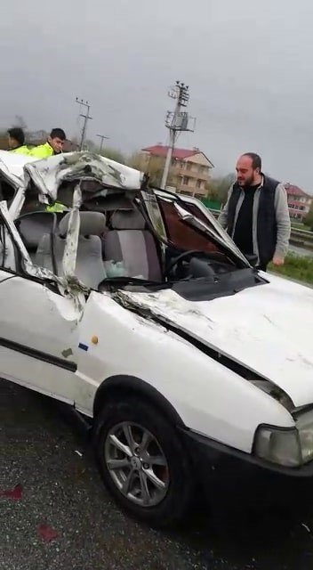 D-100’de Otomobil Tıra Ok Gibi Saplandı: 1 Yaralı