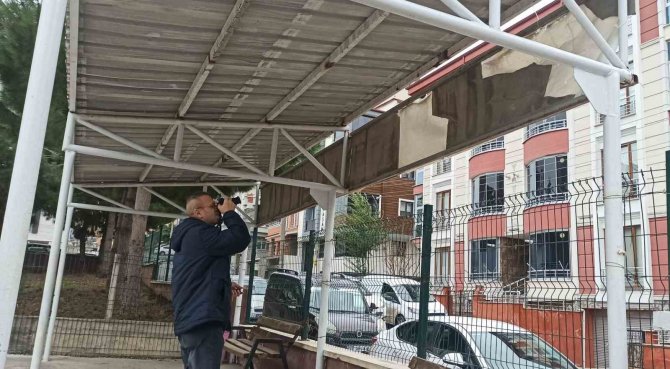 Depremzedenin Yaşadığı Talihsiz Olay Kamerada