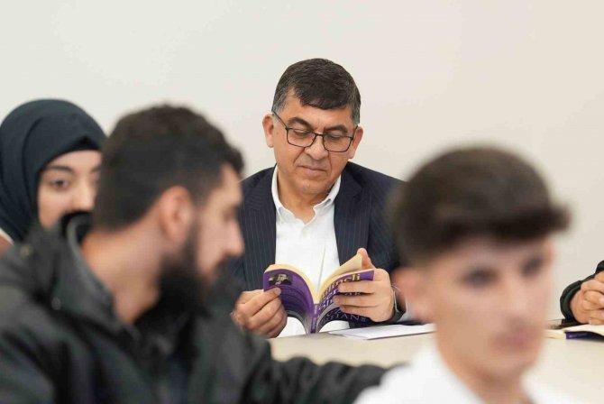 Fadıloğlu, Gençlerle ‘Bilinçli Genç Olmak’ Üzerine Konuştu