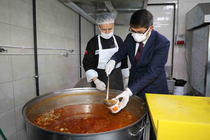 Şehzadeler Hem Yaşlılarını Hem De Depremzedeleri Unutmuyor