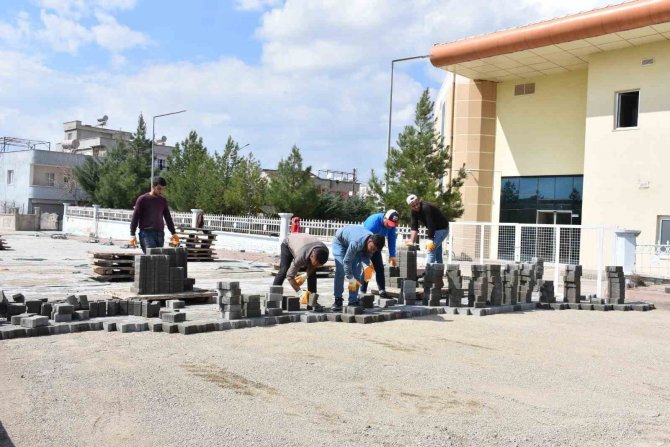 Siirt Belediyesi Parke Döşeme Ve Kaldırım Yenileme Çalışmalarına Başladı