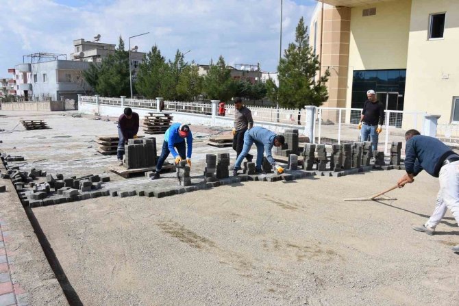 Siirt Belediyesi Parke Döşeme Ve Kaldırım Yenileme Çalışmalarına Başladı
