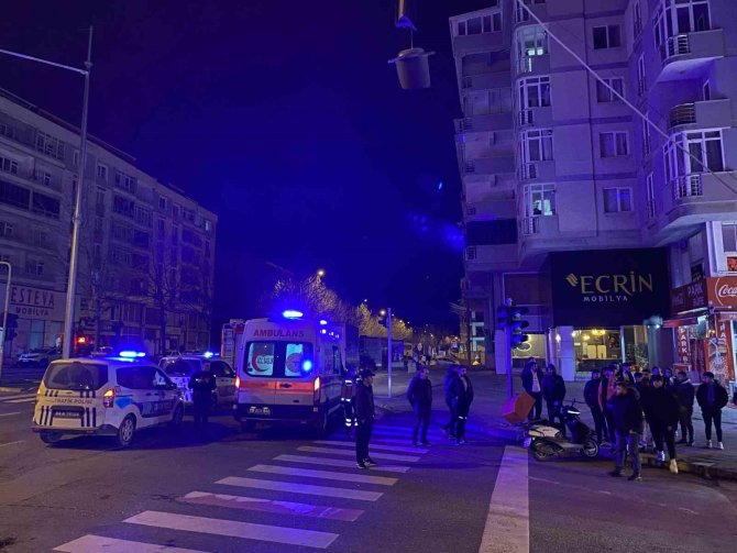 Tekirdağ’da İki Otomobil Kavşakta Çarpıştı: 5 Yaralı
