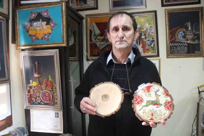 Doğadaki Atık Kütükleri İşleyerek Sanat Eserine Dönüştürüyor