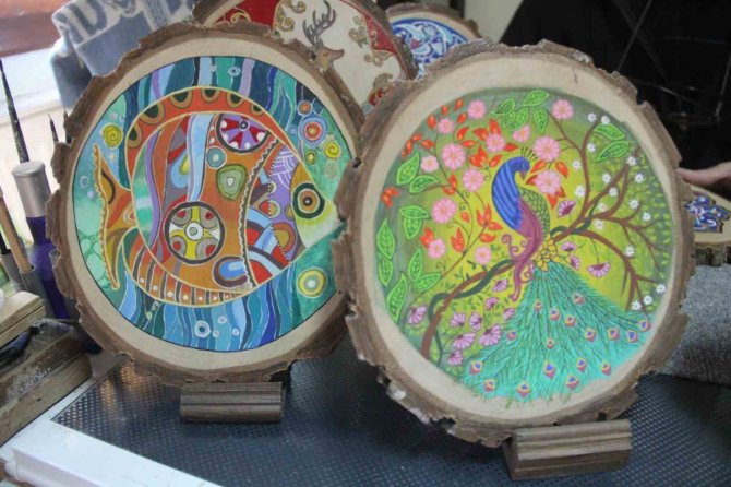 Doğadaki Atık Kütükleri İşleyerek Sanat Eserine Dönüştürüyor