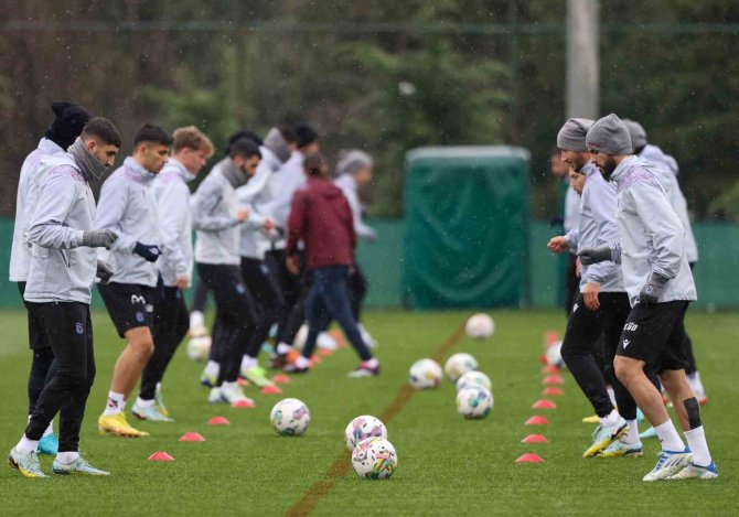Trabzonspor, Yağmur Altında Kayserispor Maçı Hazırlıklarını Sürdürdü