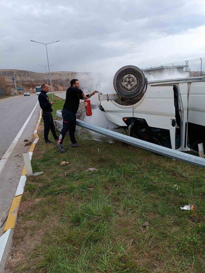 Van’da Kamyonet Takla Attı: 1 Yaralı