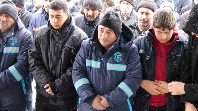Yozgat’ta Eşi Tarafından Öldürülen Kadın Son Yolculuğuna Uğurlandı