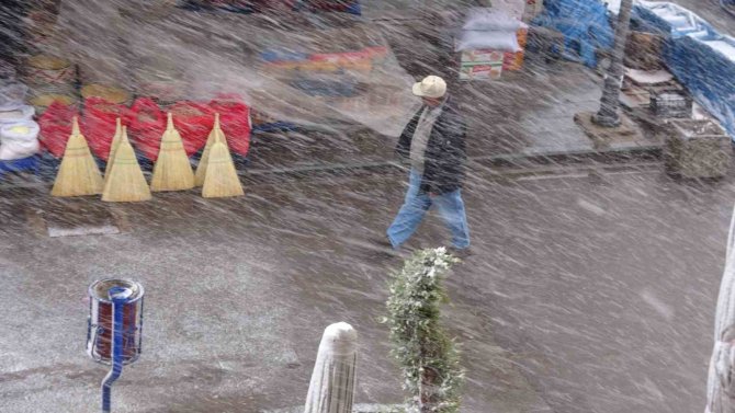 Yozgat’ta Kar Yağışı Etkili Oldu