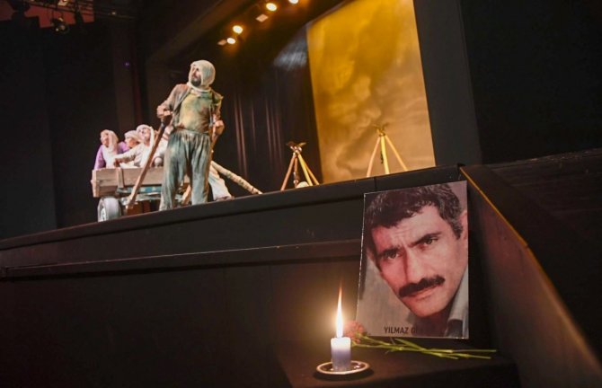 Adana Büyükşehir Belediye Tiyatrosu’nun “Boynu Bükük Öldüler” Oyununa Ödül