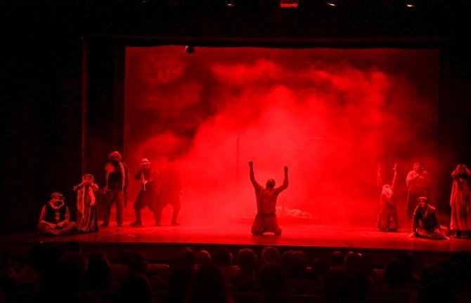 Adana Büyükşehir Belediye Tiyatrosu’nun “Boynu Bükük Öldüler” Oyununa Ödül