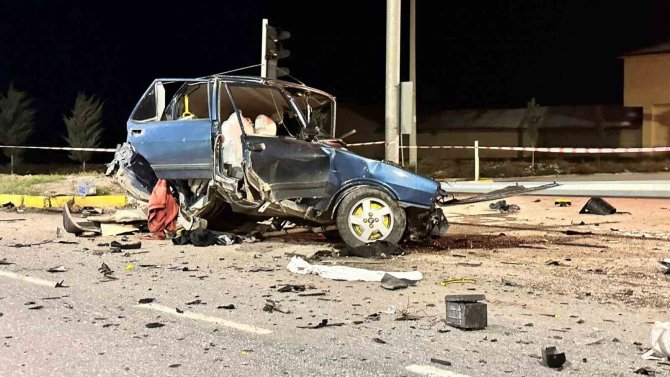 İ̇ki Otomobilin Karıştığı Kazada 3 Kişi Yaralandı