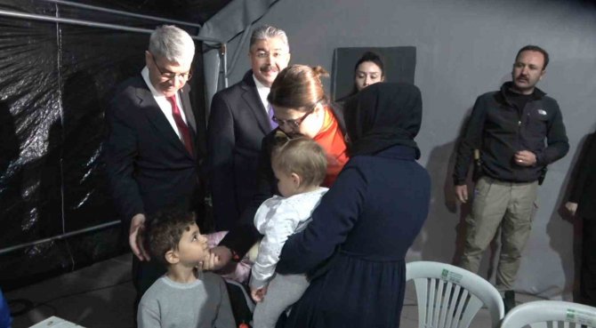 Aile Ve Sosyal Hizmetler Bakanı Yanık, Osmaniye’de Depremzedelerle İftar Yaptı