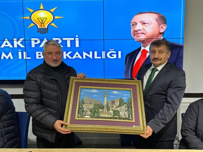Başkan Aşgın’dan Ak Parti Çorum İ̇l Başkanlığı Görevini Devralan Murat Günay’a Ziyaret