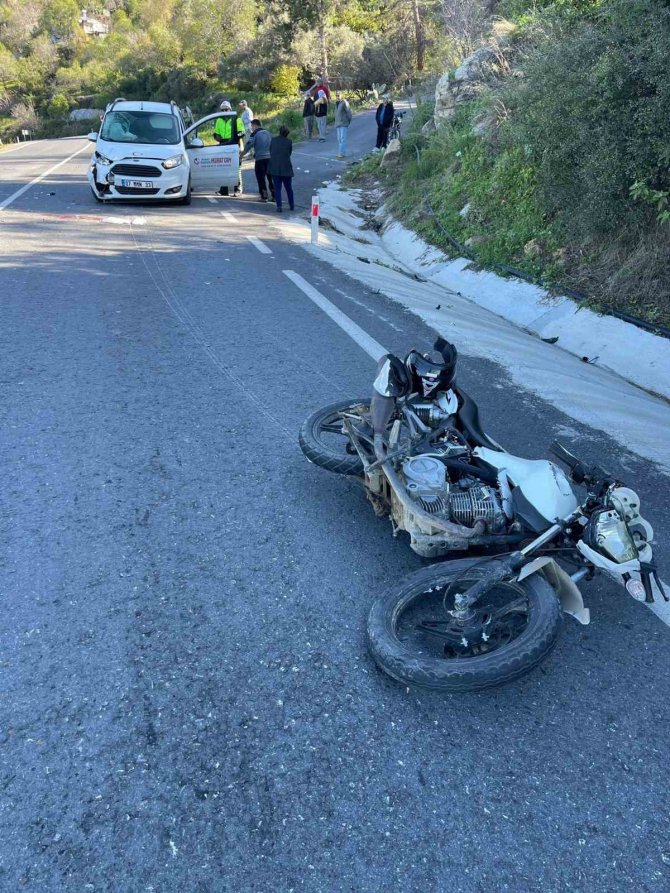 Gazipaşa’da Trafik Kazası:3 Yaralı
