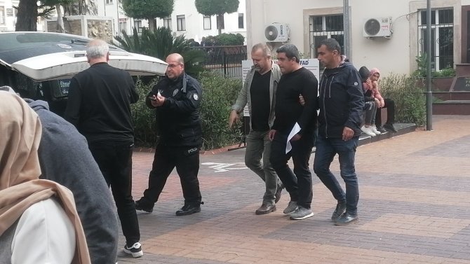 İ̇şlem Yaptırmak İçin Gittikleri Hükümet Konağında Yakayı Ele Verdiler