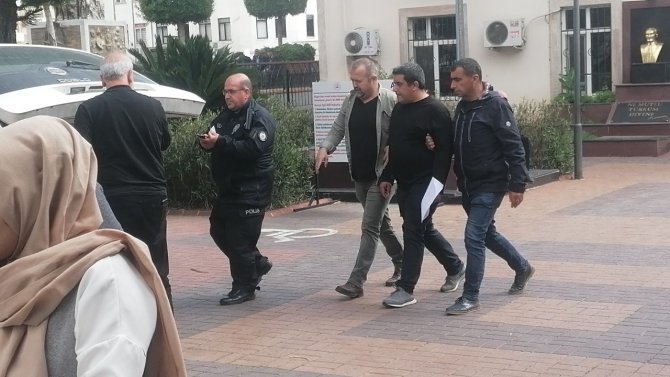 İ̇şlem Yaptırmak İçin Gittikleri Hükümet Konağında Yakayı Ele Verdiler