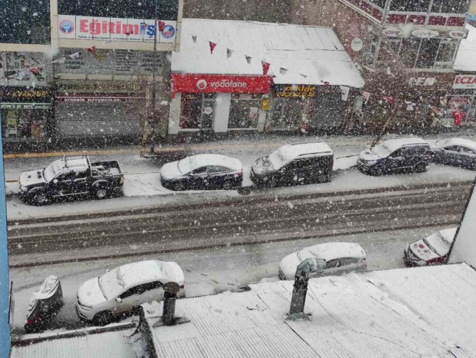 Güne Beyaz Örtüyle Uyandılar
