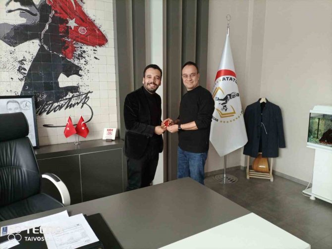 Velilerin Kitap Okuma Yarışmasında Dereceye Girenlere Altın Hediye Edildi