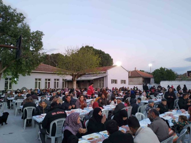 Aydın Büyükşehir, Vatandaşları İftar Sofralarında Buluşturuyor