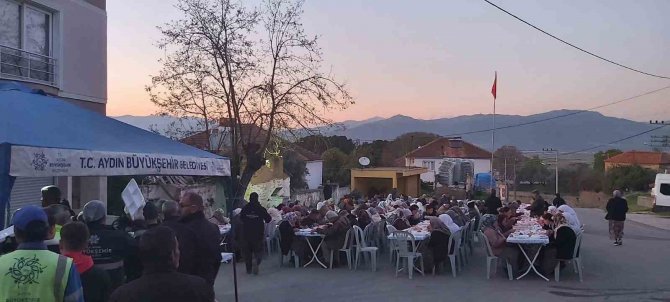 Aydın Büyükşehir, Vatandaşları İftar Sofralarında Buluşturuyor