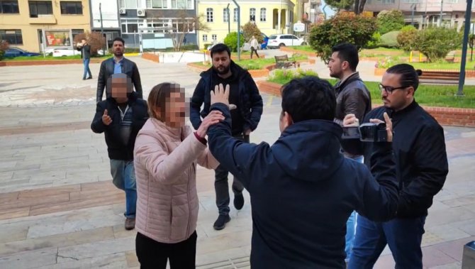 Adliye Önünde Gazetecilere Çirkin Saldırı