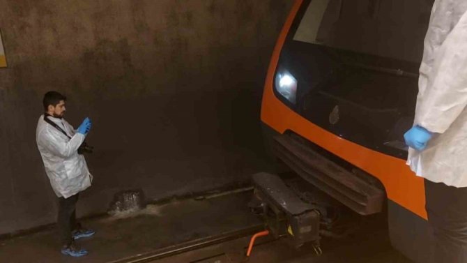 Ayrılık Çeşmesi Metro İ̇stasyonu’nda İntihar