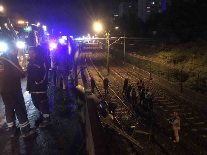 Bakırköy’de Kontrolden Çıkan Araç Metro Yoluna Uçtu: 2 Yaralı