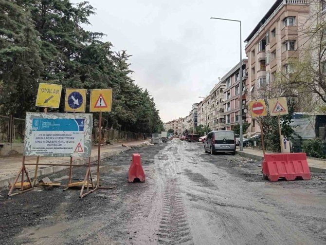 Bakırköy’de Hastane Yolu, İ̇ski̇’nin Altyapı Çalışması Nedeniyle 6 Aydır Kapalı
