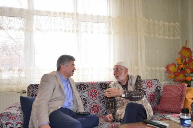 Başkan Akçadurak: "Yaşlılar En Değerli Hazinemiz"