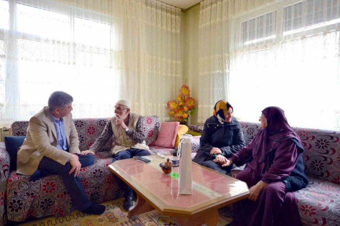 Başkan Akçadurak: "Yaşlılar En Değerli Hazinemiz"