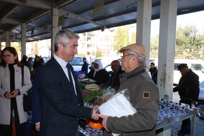 Başkan Oktay, Semt Pazarında Vatandaşlarla Buluştu