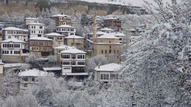 Osmanlı Kenti Safranbolu Kar Manzaralarıyla Kendine Hayran Bırakıyor